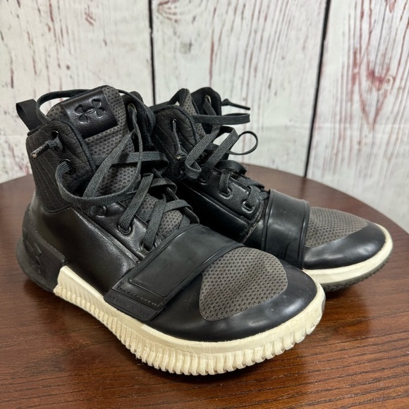 Under Armour Shoes - Under Armour High Top Volleyball Sneakers Women’s size 7 in black GUC